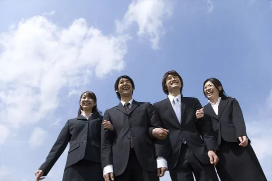 職場の仲間とスポーツで汗を流したり、同じ趣味の仲間と遊びに行ったりと充実したプライベートを過ごすこともできます。